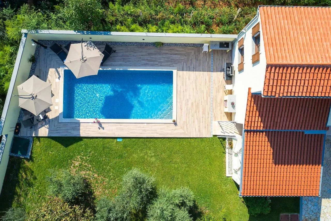 Captain Villa 2 Km To The Beach Vintijan