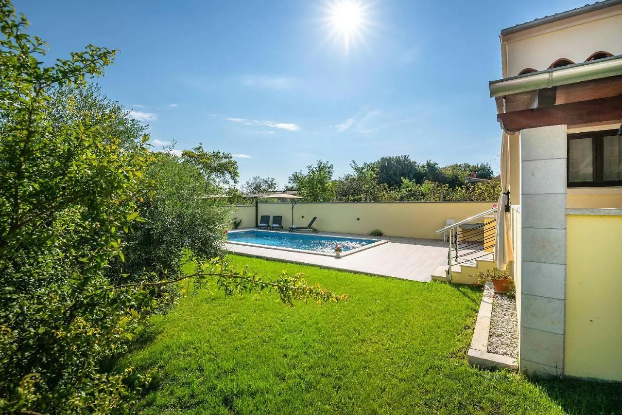 Ferienhaus Captain Villa 2 Km To The Beach Vintijan